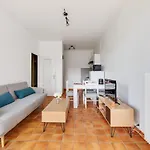 Feriehus Simplistic In With Garden Grandcamp-Maisy