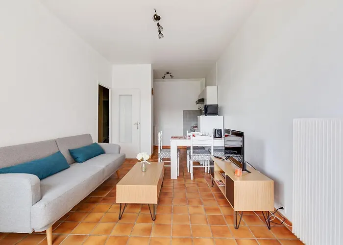 Semesterbostad Simplistic In With Garden Grandcamp-Maisy