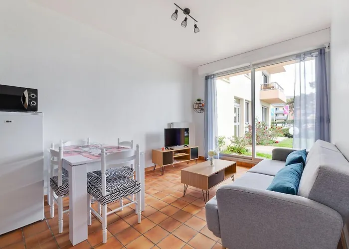 Simplistic In With Garden * Grandcamp-Maisy