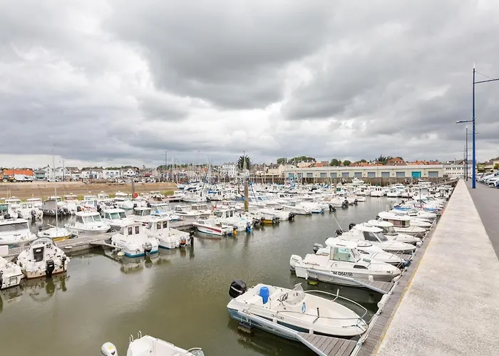 Simplistic In With Garden Semesterbostad