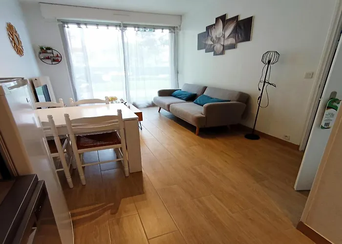 Simplistic In With Garden Semesterbostad