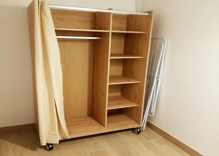 Semesterbostad Simplistic In With Garden Grandcamp-Maisy