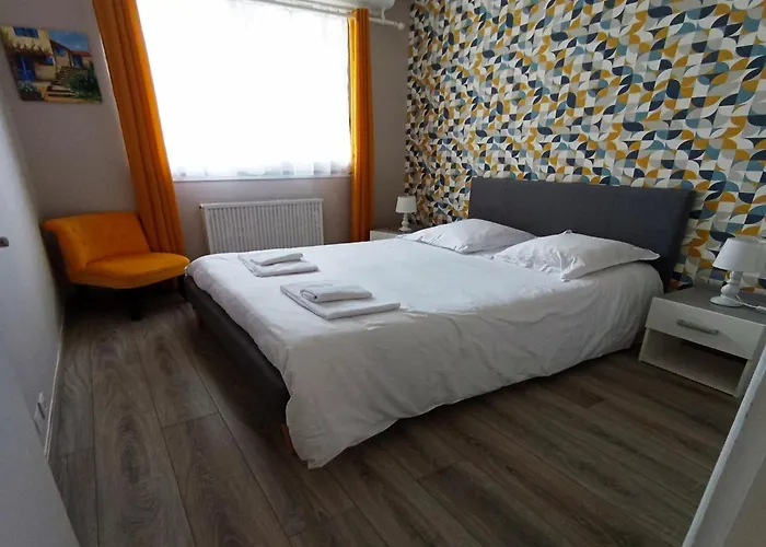 Simplistic In With Garden Grandcamp-Maisy